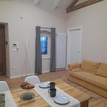 Maschera Di Ferro Appartamento In Centro Storico Pinerolo Buitenkant foto