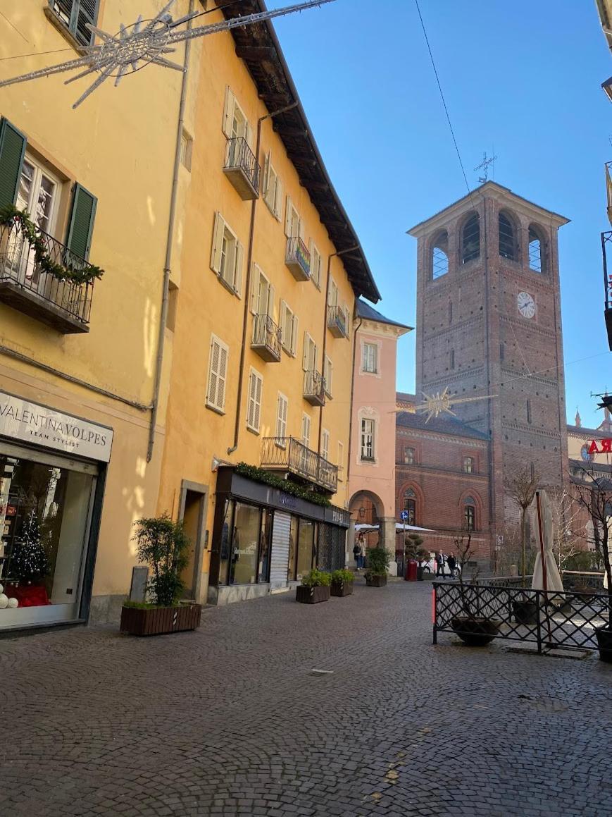 Maschera Di Ferro Appartamento In Centro Storico Pinerolo Buitenkant foto