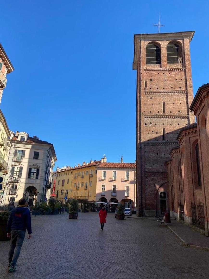 Maschera Di Ferro Appartamento In Centro Storico Pinerolo Buitenkant foto