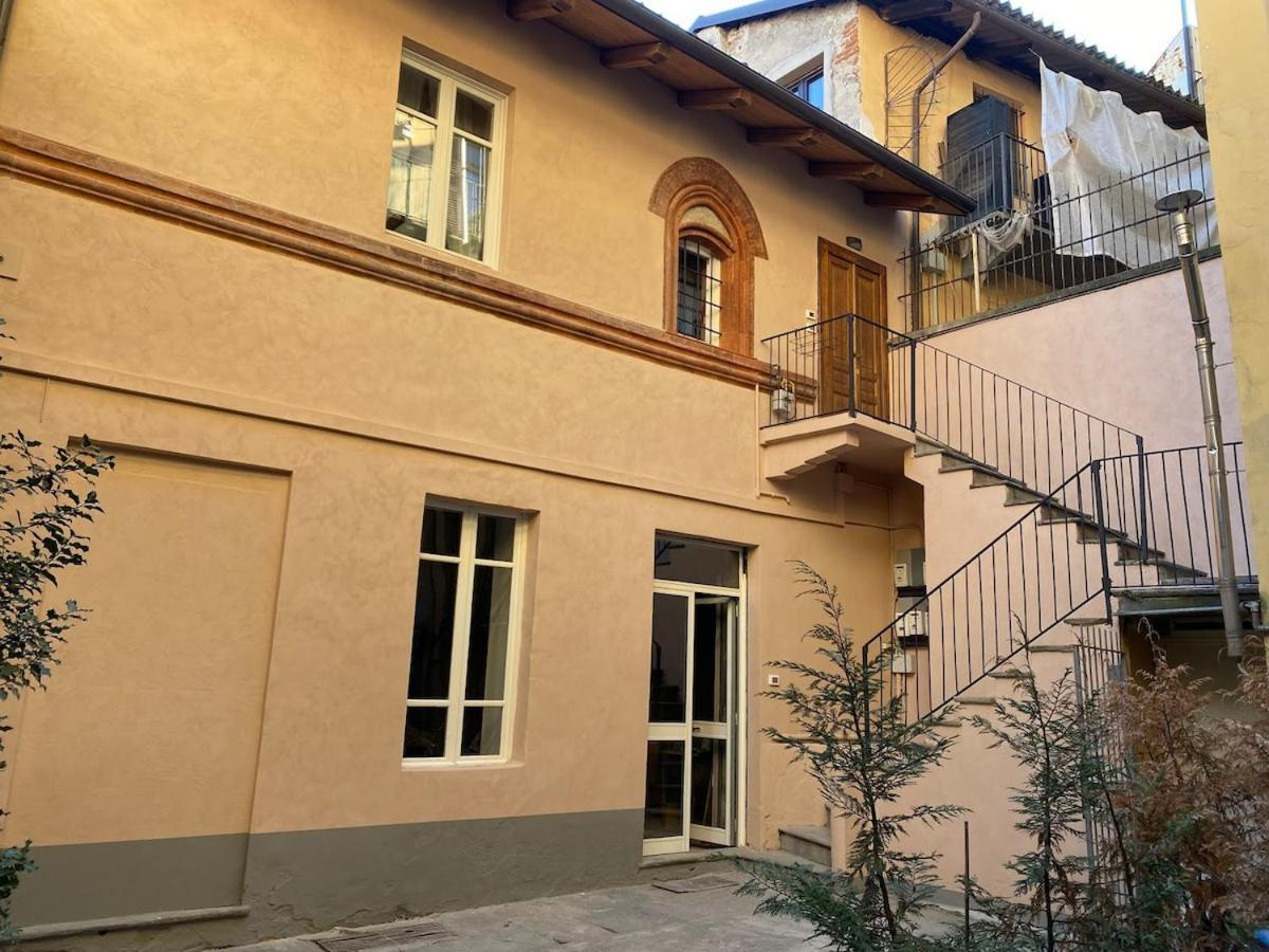 Maschera Di Ferro Appartamento In Centro Storico Pinerolo Buitenkant foto